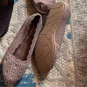 Skechers Women's Flats - Textured Brown